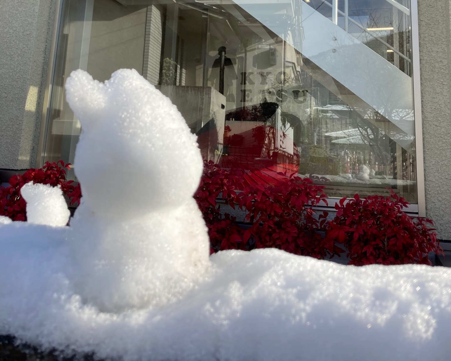 京越嵐山店前雪だるま