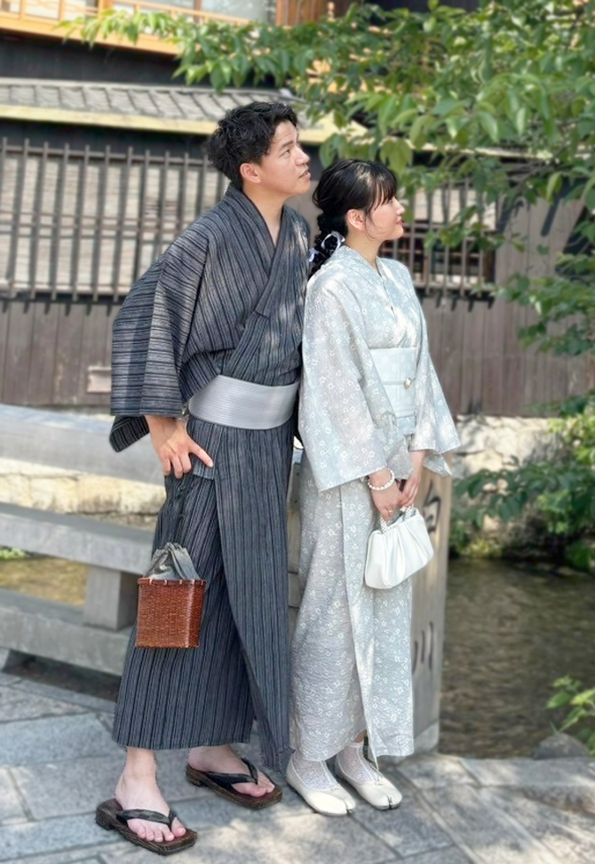 着流しはどのようなスタイル？ふさわしい着用シーンや着物の選び方を解説｜ブログ｜京都着物レンタルなら着物レンタル京越｜人気のカップル・学割プランが充実