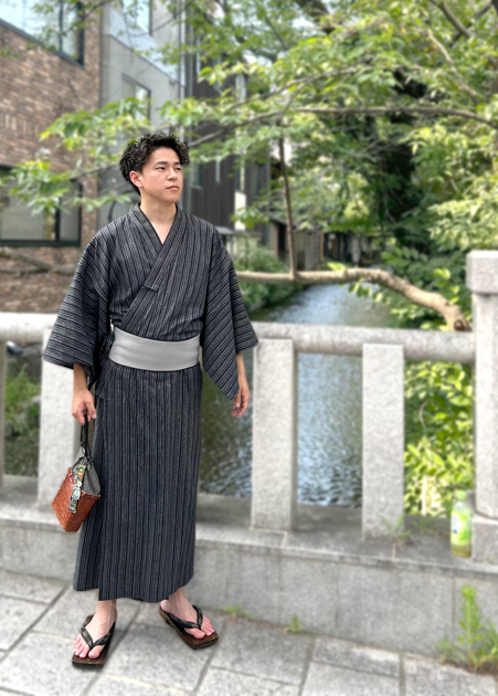 着流しはどのようなスタイル？ふさわしい着用シーンや着物の選び方を 