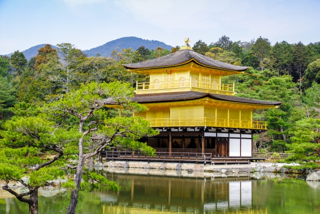 京都・金閣寺はなぜ金色？着物で訪れたいキラキラ世界の歴史と謎