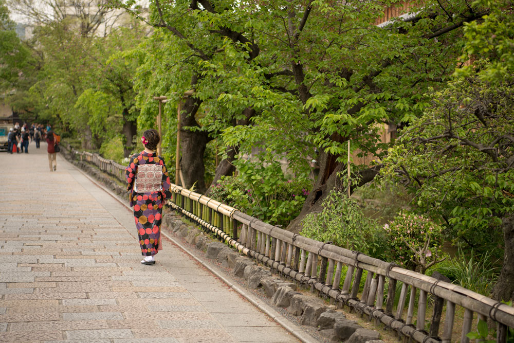 京都の昔ながらのお茶屋が残る情緒ある街並み 祇園白川 京都着物レンタルの京越