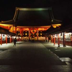 夜の浅草寺