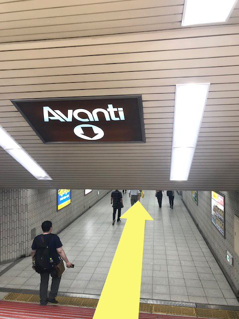 アバンティへ向かう京都駅通路